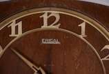 Erigal,  - Relógio de mesa, marca Erigal, caixa de madeira. Funcionando, sem chave. Com pequenos desgastes.