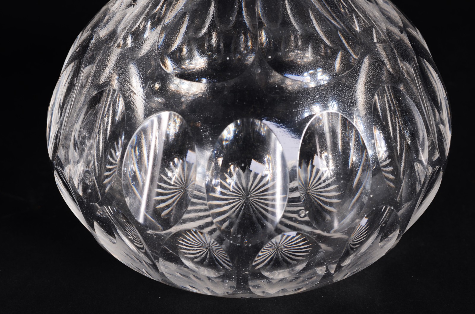 Par de garrafas de cristal frances lapidado, possivelmente Baccarat... - foto 2 de 10
