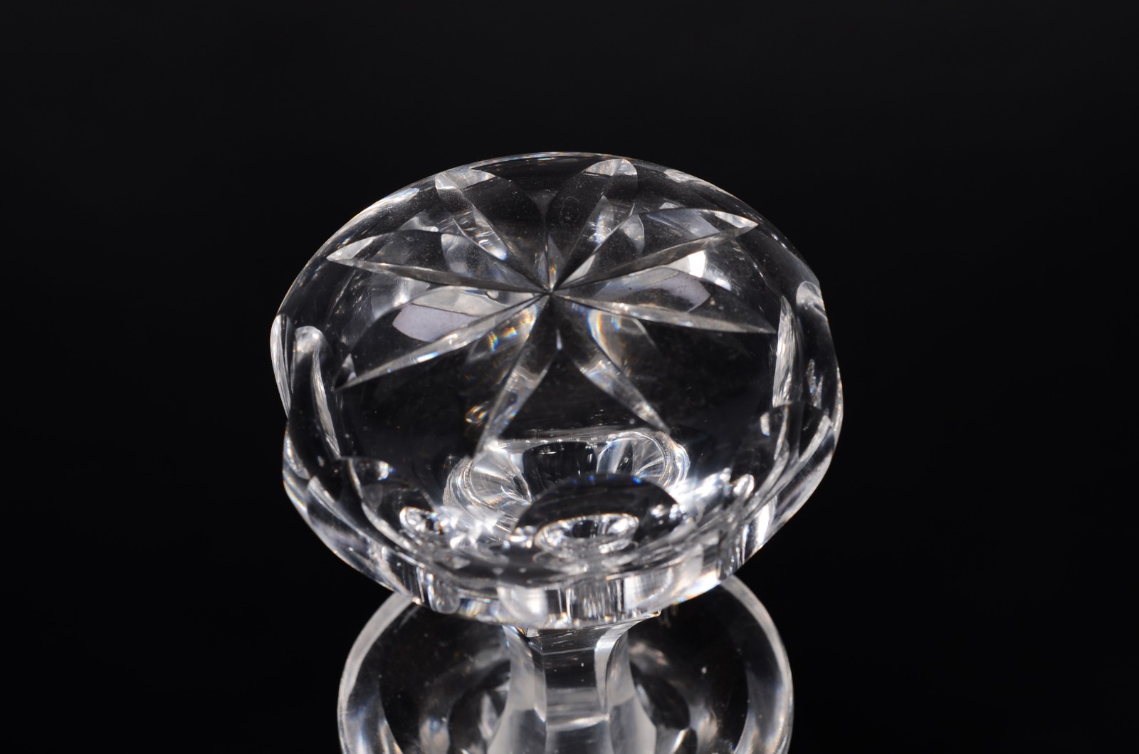 Par de garrafas de cristal frances lapidado, possivelmente Baccarat... - foto 3 de 10