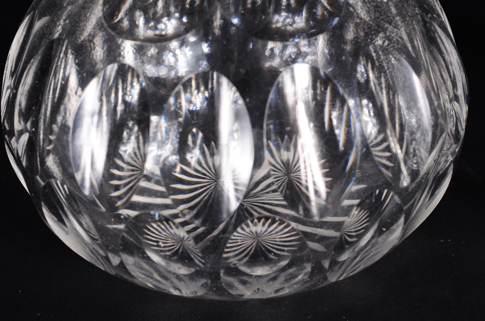 Par de garrafas de cristal frances lapidado, possivelmente Baccarat... - foto 4 de 10