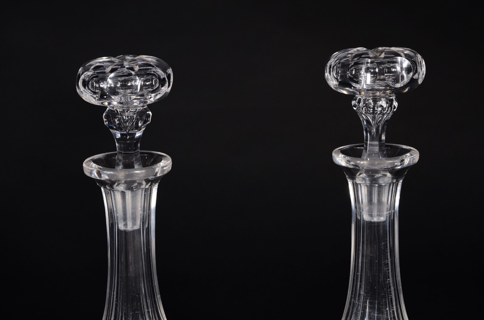 Par de garrafas de cristal frances lapidado, possivelmente Baccarat... - foto 5 de 10