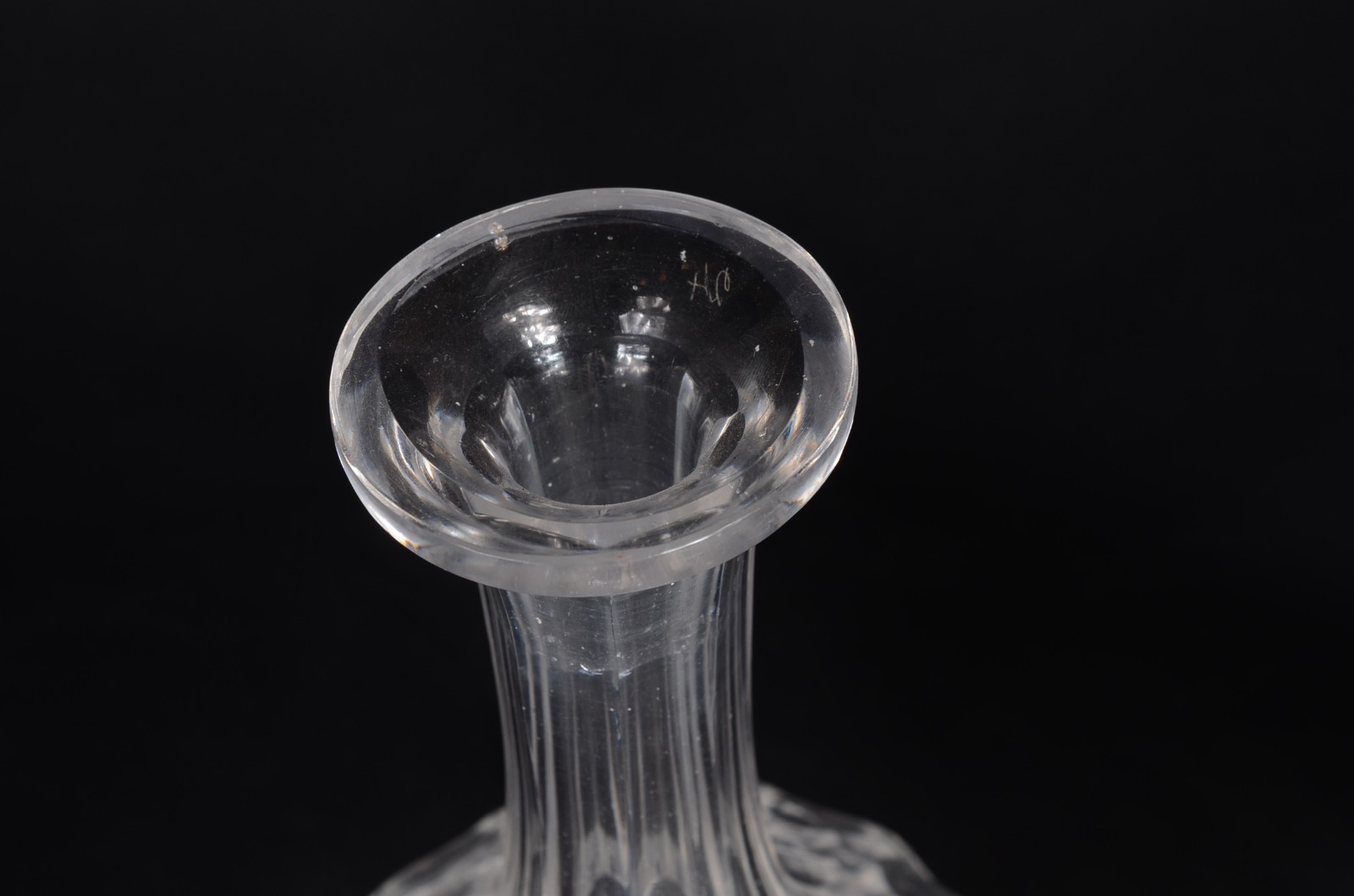 Par de garrafas de cristal frances lapidado, possivelmente Baccarat... - foto 7 de 10