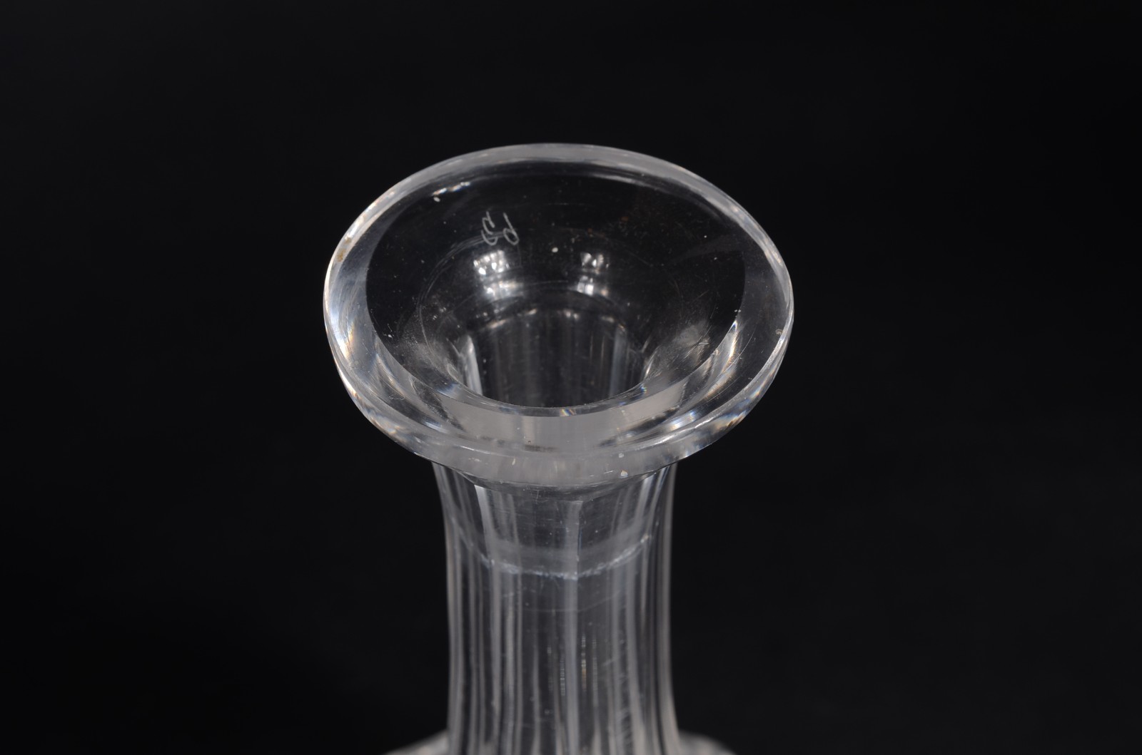 Par de garrafas de cristal frances lapidado, possivelmente Baccarat... - foto 8 de 10