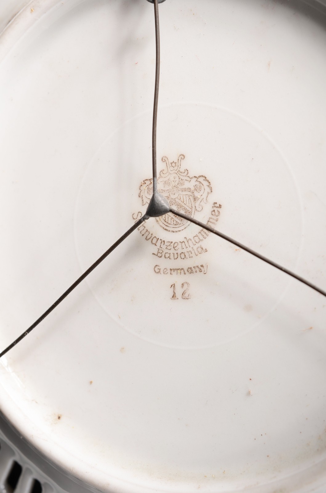 Diversas pratos de porcelana, sendo 4 alemães da Bavaria decorados... - foto 4 de 8