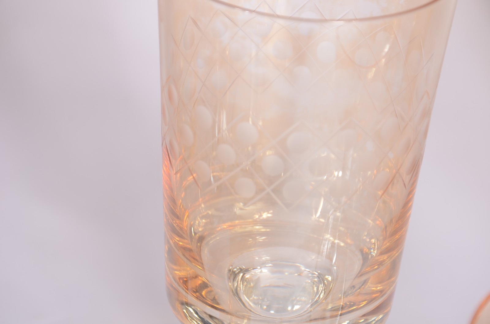 Serviço de cristal amarelo lapidado, composto de: 6 copos para... - foto 5 de 8