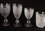 Conjunto de cristal lapidação bico de jaca, com... - Conjunto de cristal lapidação bico de jaca, composto de: 18 taças para vinho branco, 24 para vinho tinto, 6 flutes para champagne e 12 copos par...