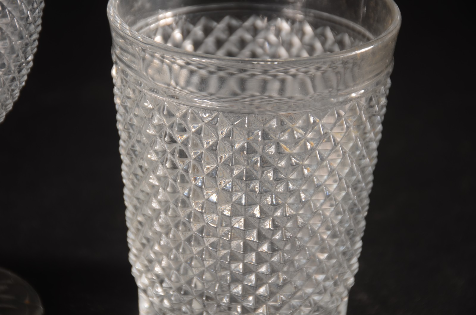 Conjunto de cristal lapidação bico de jaca, composto de: 18 taças... - foto 3 de 8