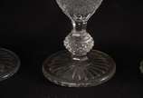 Conjunto de cristal lapidação bico de jaca, com... - Conjunto de cristal lapidação bico de jaca, composto de: 18 taças para vinho branco, 24 para vinho tinto, 6 flutes para champagne e 12 copos par...