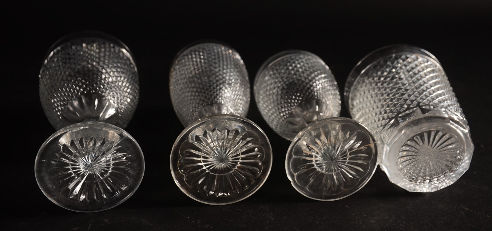 Conjunto de cristal lapidação bico de jaca, composto de: 18 taças... - foto 8 de 8