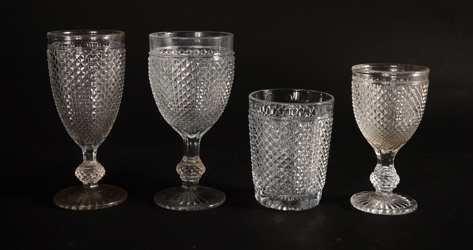 Conjunto de cristal lapidação bico de jaca, composto de: 12 taças... - foto 2 de 6