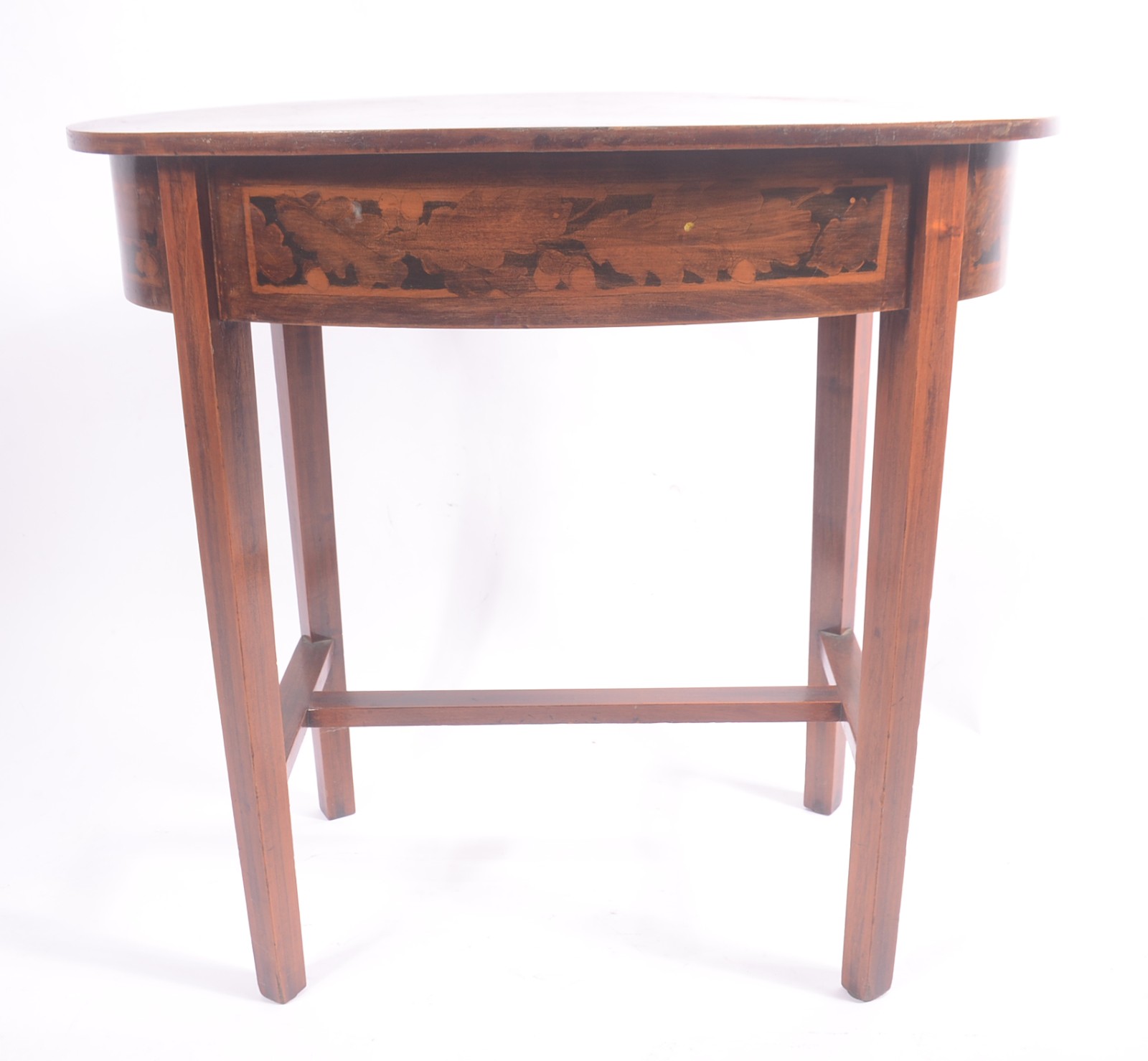 Mesa auxiliar de madeira nobre, tampo oval com detalhes em... - foto 2 de 8
