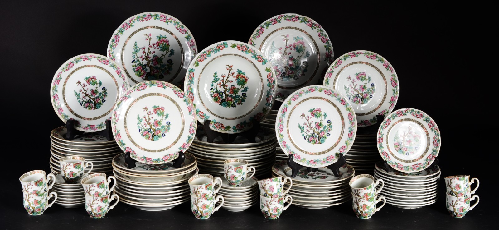 Serviço de jantar e café de porcelana "Emano", decoração em... - foto 1 de 7