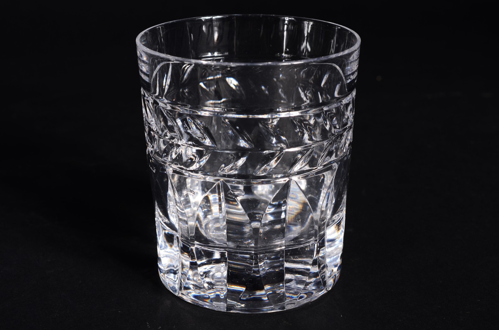 Nove copos de cristal europeu lapidado para Whisky (dois com bicados). - foto 2 de 7