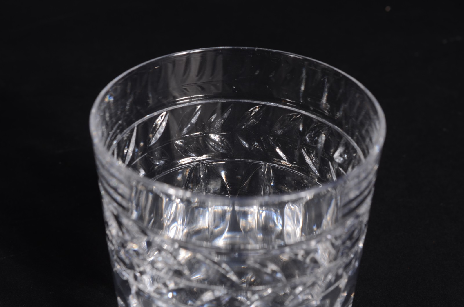 Nove copos de cristal europeu lapidado para Whisky (dois com bicados). - foto 4 de 7