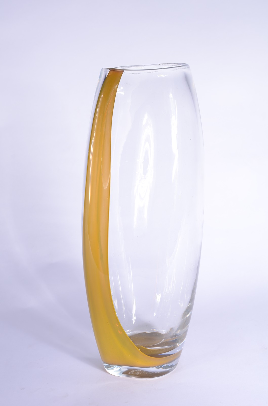 Vaso de vidro decorativo com mescla amarela, assinado. - foto 1 de 8
