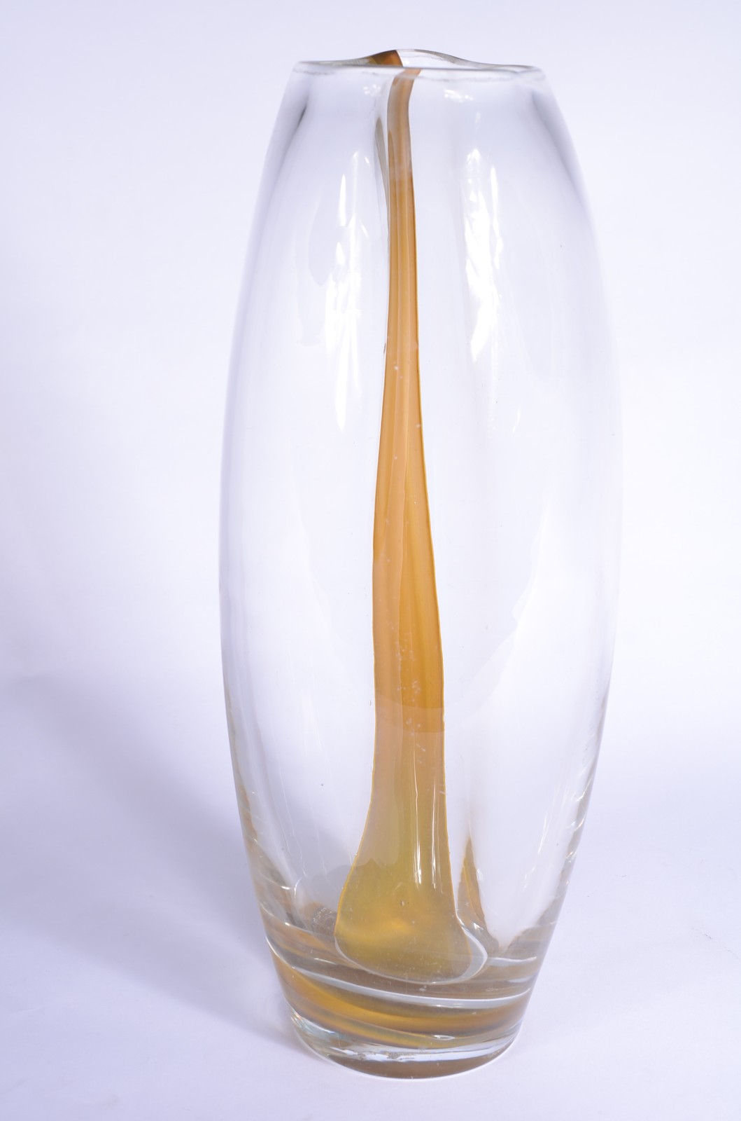 Vaso de vidro decorativo com mescla amarela, assinado. - foto 2 de 8