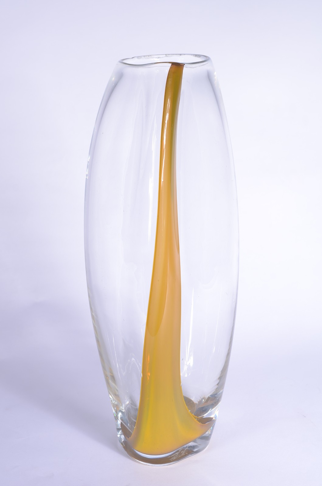 Vaso de vidro decorativo com mescla amarela, assinado. - foto 4 de 8