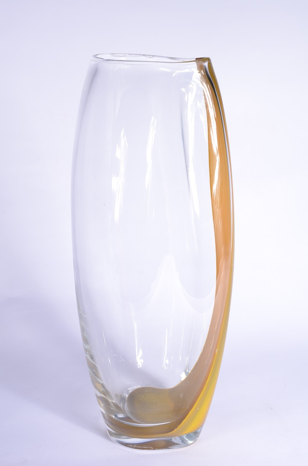 Vaso de vidro decorativo com mescla amarela, assinado. - foto 7 de 8