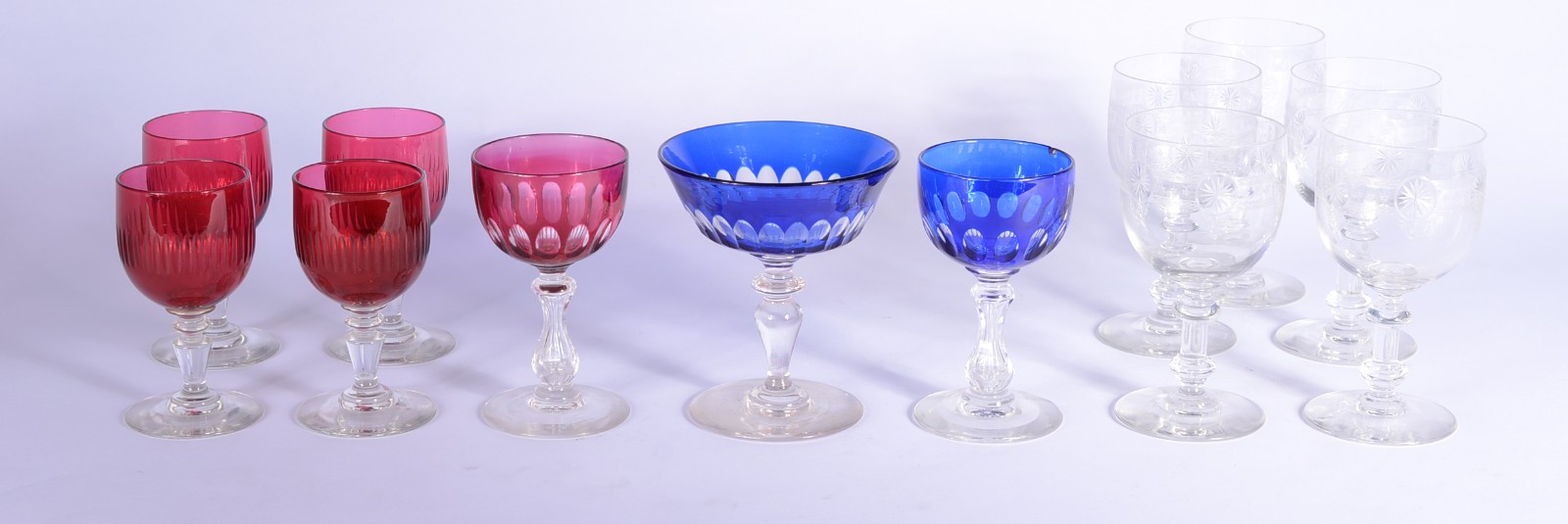 Diversos cálices de cristal, sendo: 2 para licor doublé rubi e azul... - foto 1 de 11
