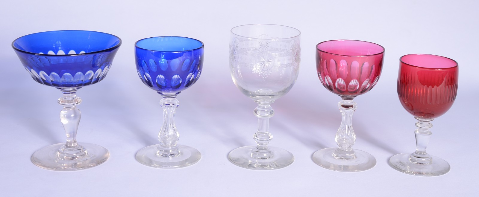 Diversos cálices de cristal, sendo: 2 para licor doublé rubi e azul... - foto 2 de 11