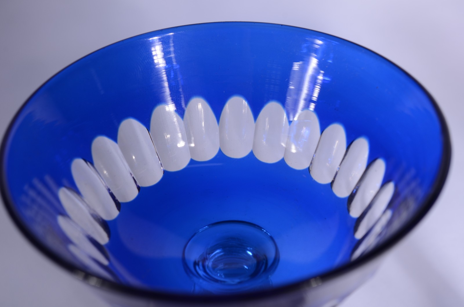 Diversos cálices de cristal, sendo: 2 para licor doublé rubi e azul... - foto 6 de 11