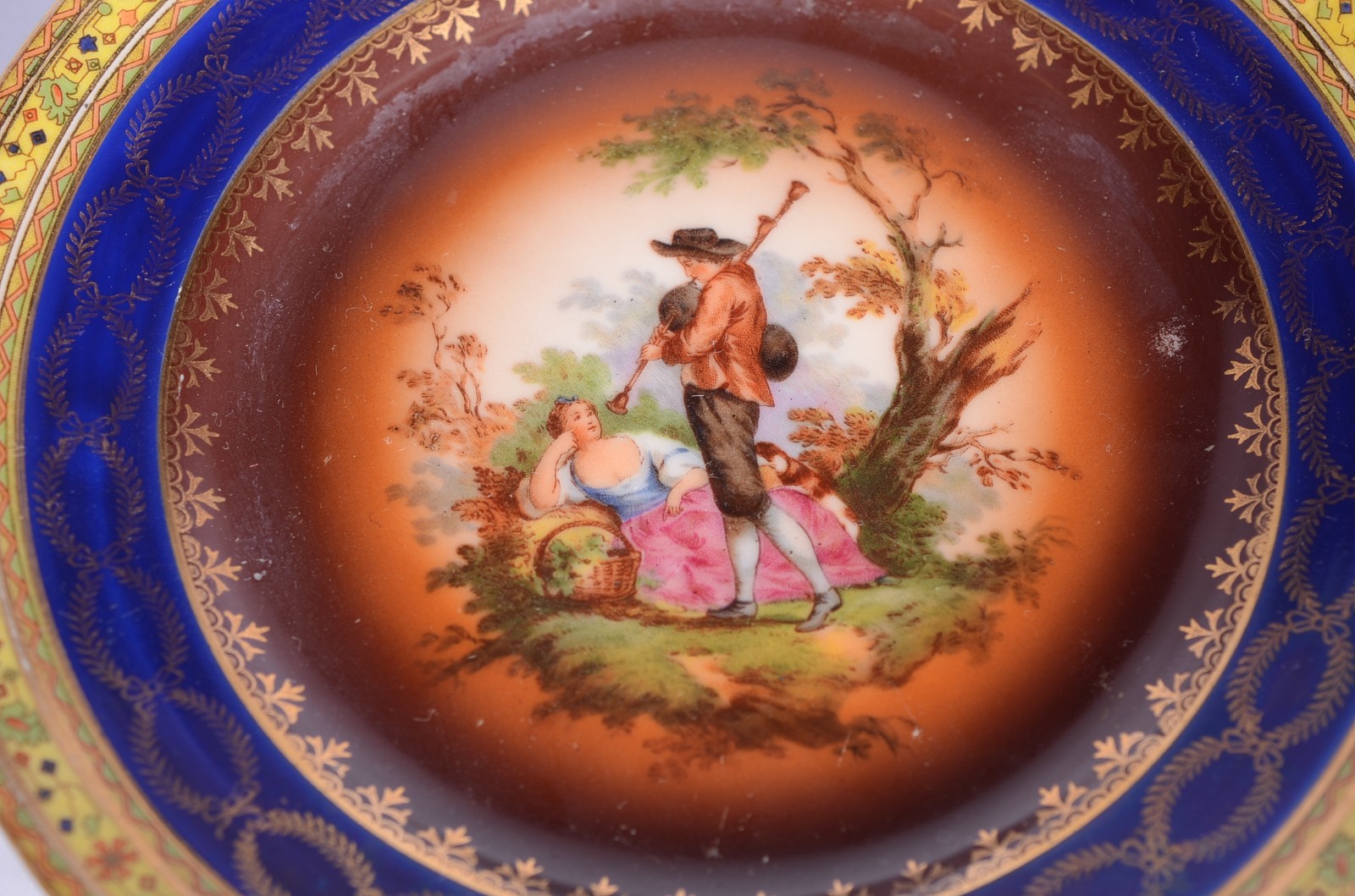 Conjunto para bolo de porcelana tcheca Epiag, sendo: prato grande e 4... - foto 2 de 9