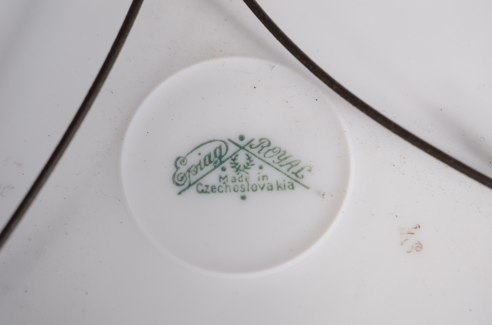 Conjunto para bolo de porcelana tcheca Epiag, sendo: prato grande e 4... - foto 7 de 9