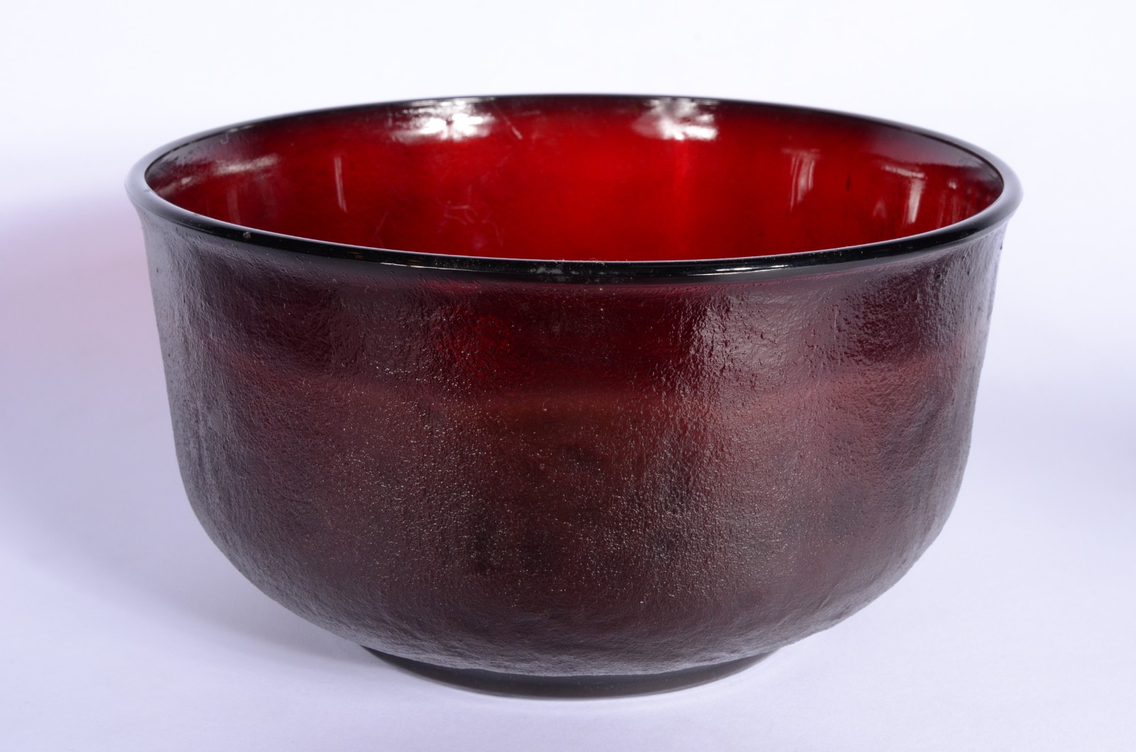 Serviço de jantar e chá de vidro vermelho, composto de: 6 pratos... - foto 3 de 7