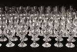 Arystal cristallerie,  - Serviço de cristal francês Arystal com bases oitavadas, composto de: 18 taças para água, 18 para vinho tinto, 18 para vinho branco e 20 flutes para ch