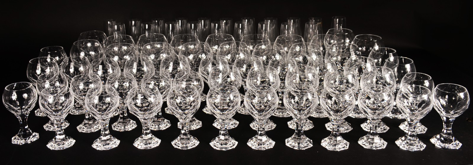 Serviço de cristal francês Arystal com bases oitavadas, composto de... - foto 1 de 7