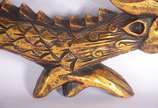 Dragão entalhado em madeira patinada de dourado. - Dragão entalhado em madeira patinada de dourado.