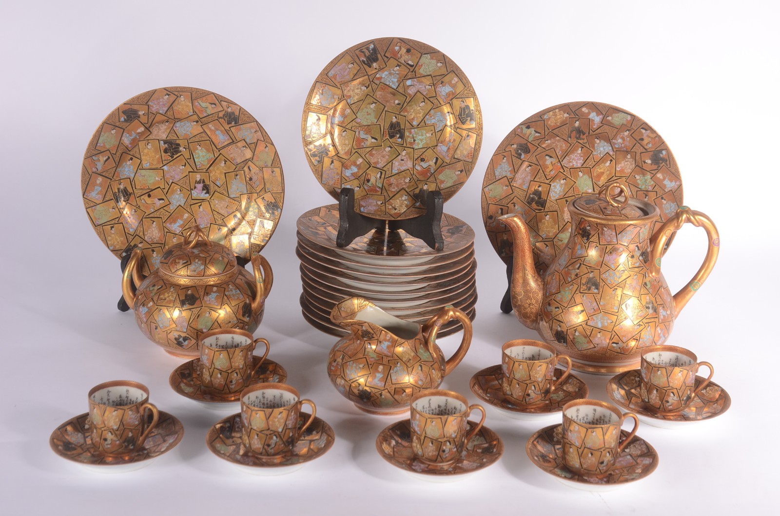 Conjunto para café de porcelana oriental, decorado com "fichas... - foto 1 de 11