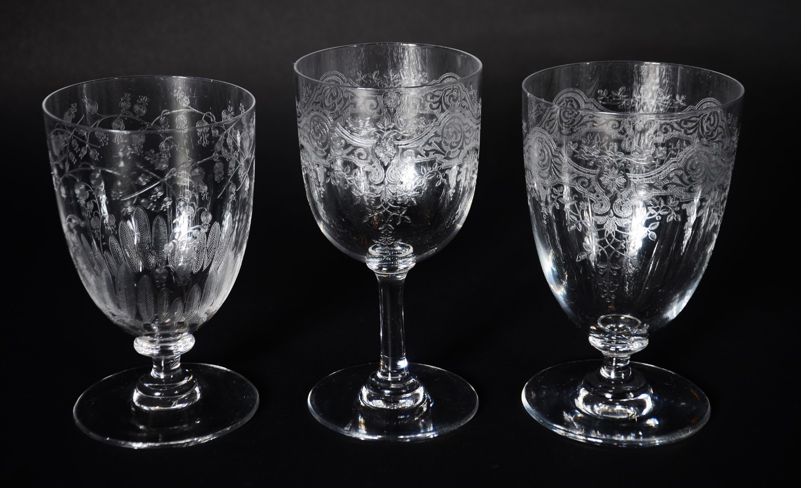 Parte de serviço de cristal europeu lavrado, sendo: 3 taças para... - foto 2 de 6