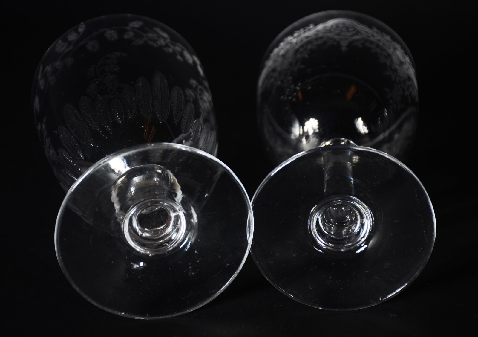 Parte de serviço de cristal europeu lavrado, sendo: 3 taças para... - foto 5 de 6