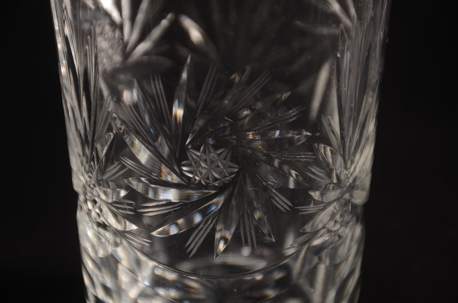 Serviço de cristal lapidado, composto de: 11 copos longos, 12 taças... - foto 6 de 10