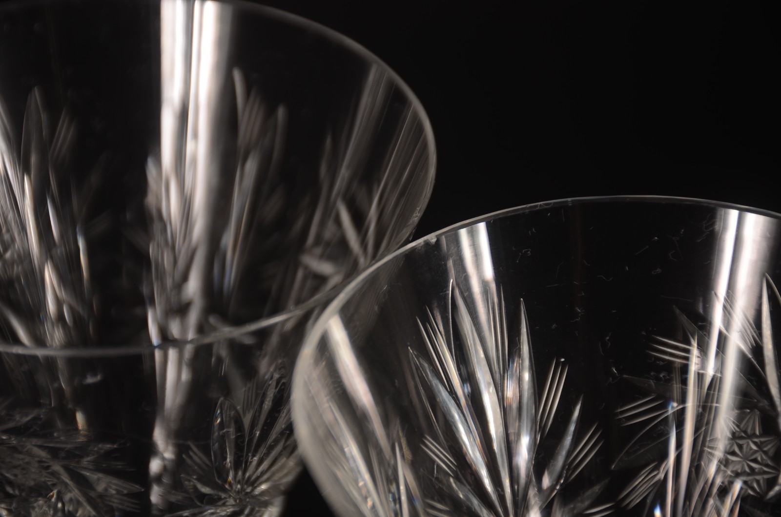 Serviço de cristal lapidado, composto de: 11 copos longos, 12 taças... - foto 10 de 10