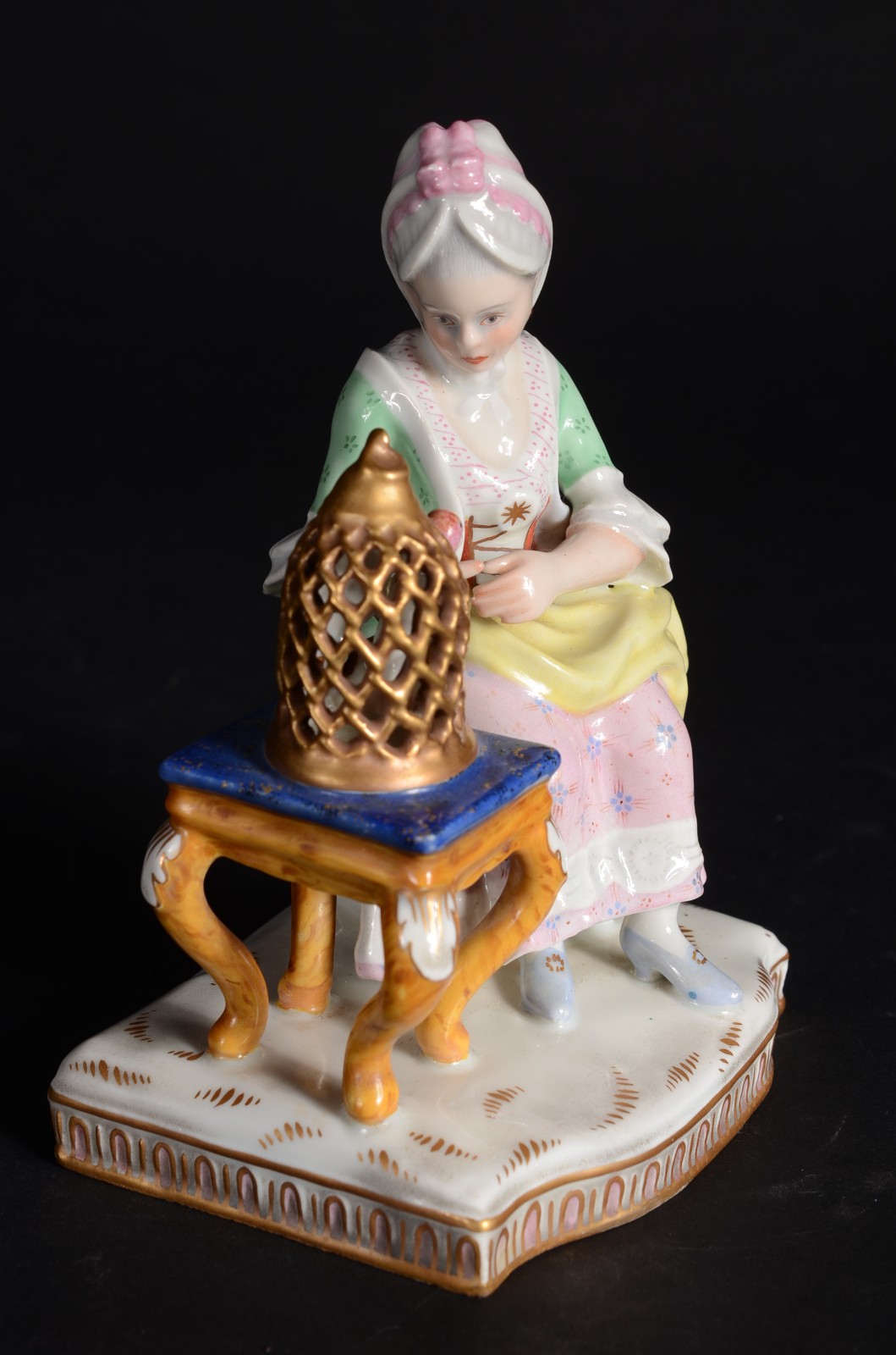 Grupo escultórico de porcelana policromada representando "dama com... - foto 3 de 9
