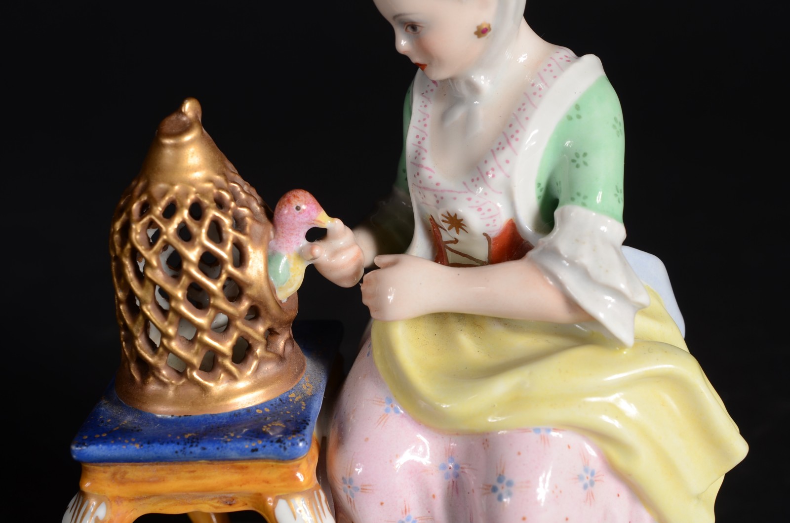Grupo escultórico de porcelana policromada representando "dama com... - foto 5 de 9