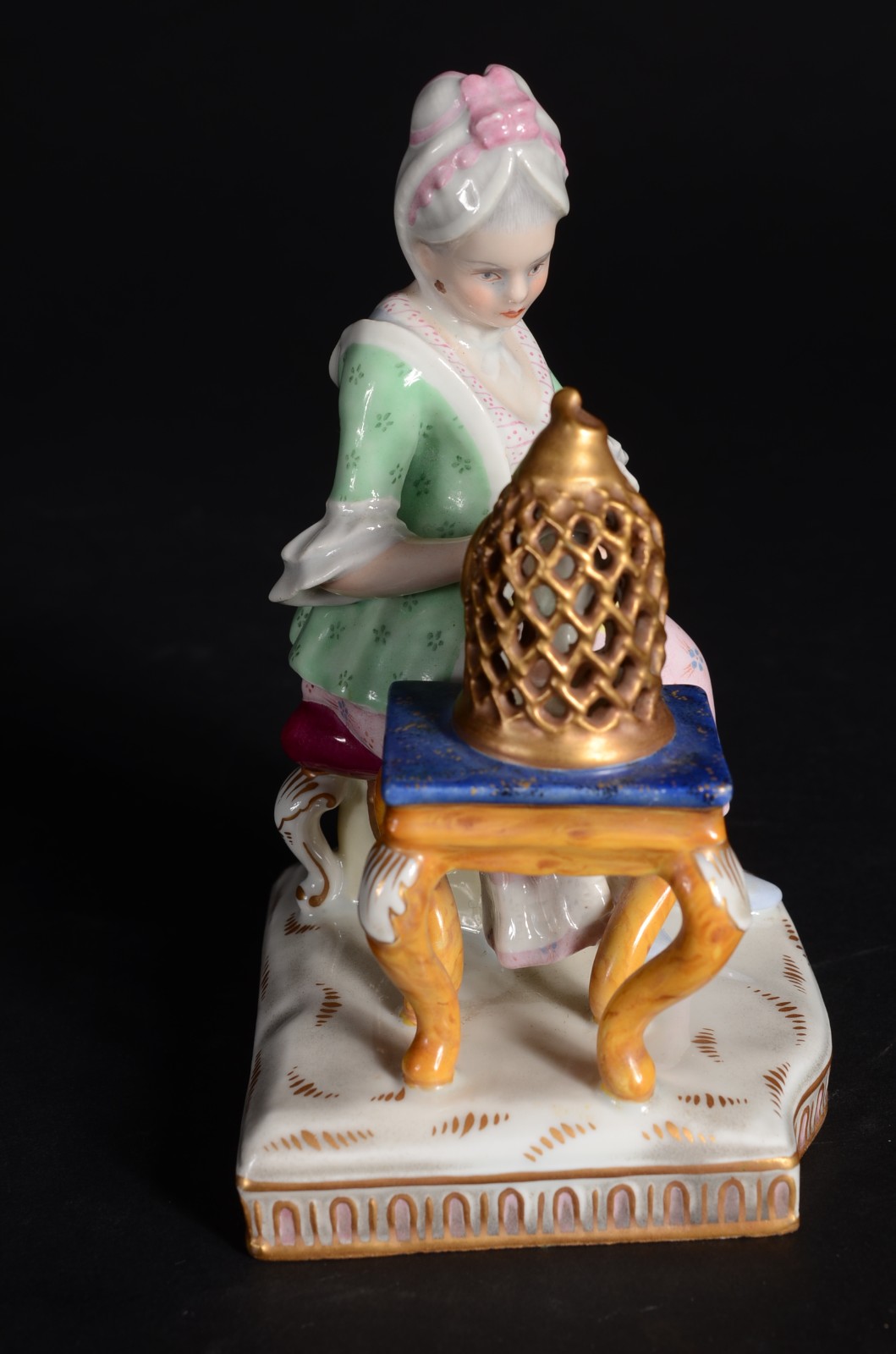 Grupo escultórico de porcelana policromada representando "dama com... - foto 7 de 9