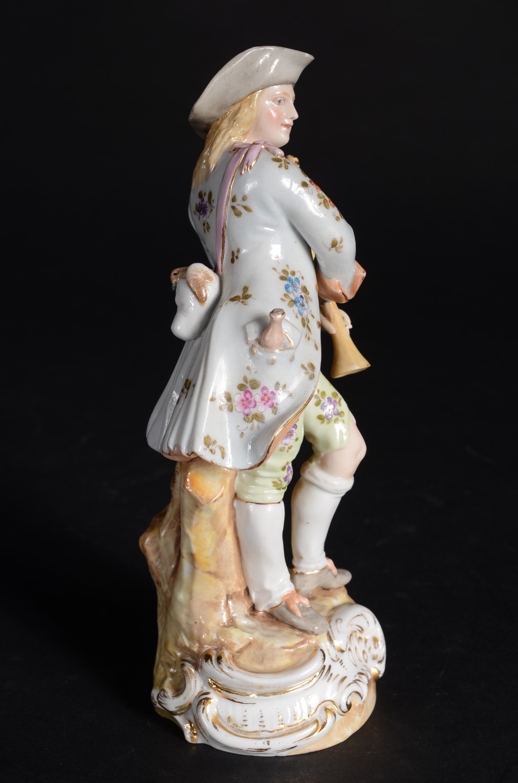 Estatueta de porcelana europeia policromada representando figura... - foto 2 de 9