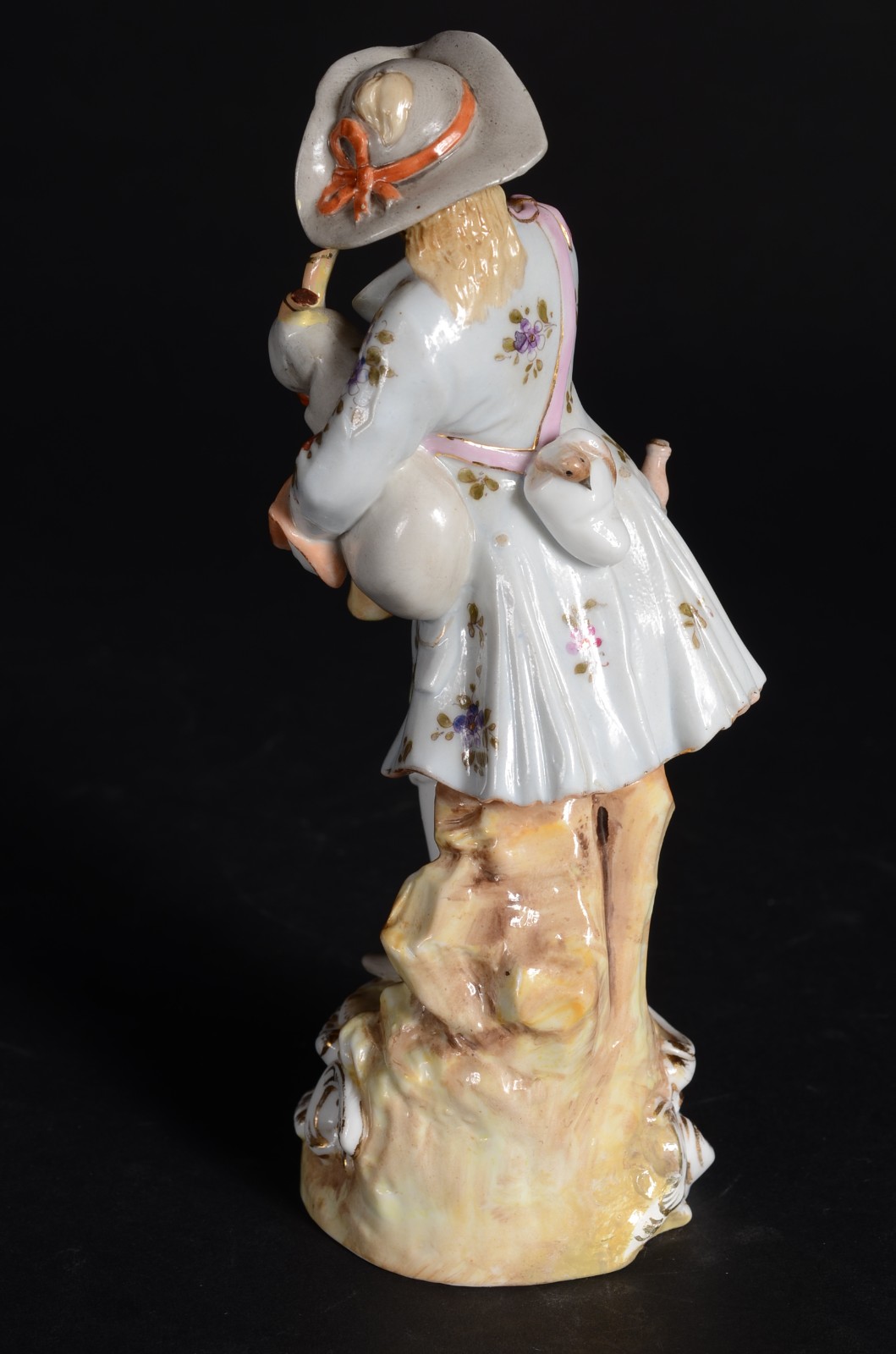 Estatueta de porcelana europeia policromada representando figura... - foto 4 de 9
