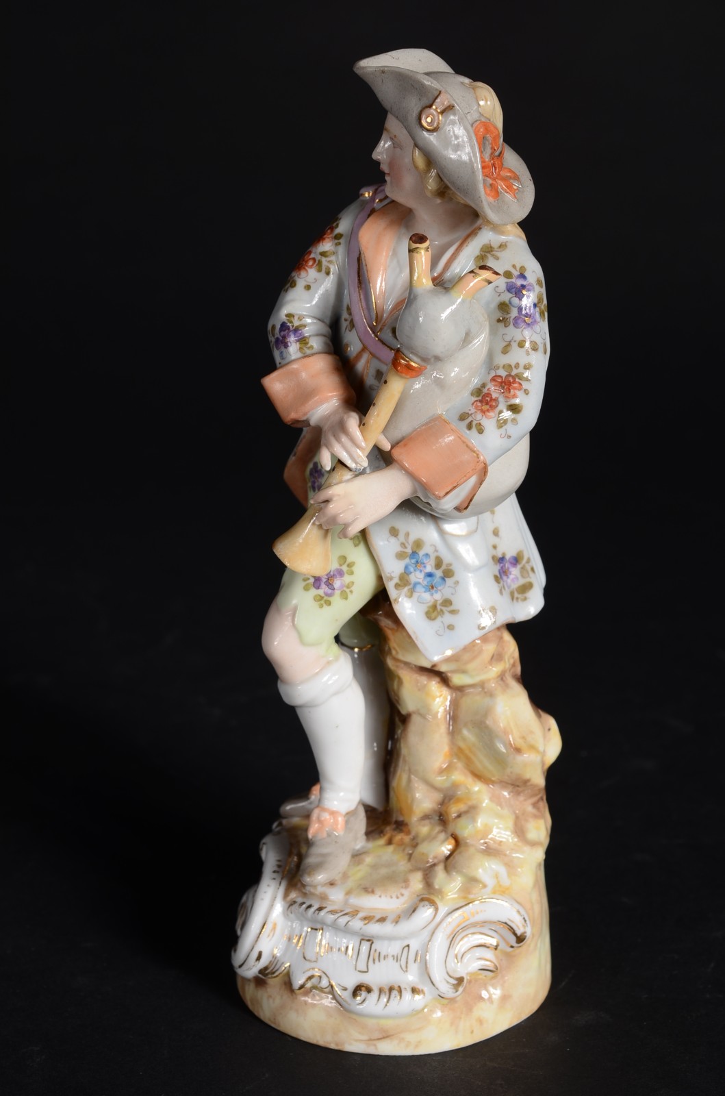 Estatueta de porcelana europeia policromada representando figura... - foto 7 de 9