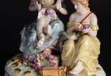 Grupo escultórico de porcelana policromada repr... - Grupo escultórico de porcelana policromada representando figuras femininas com anjo e pomba, marcada na base.