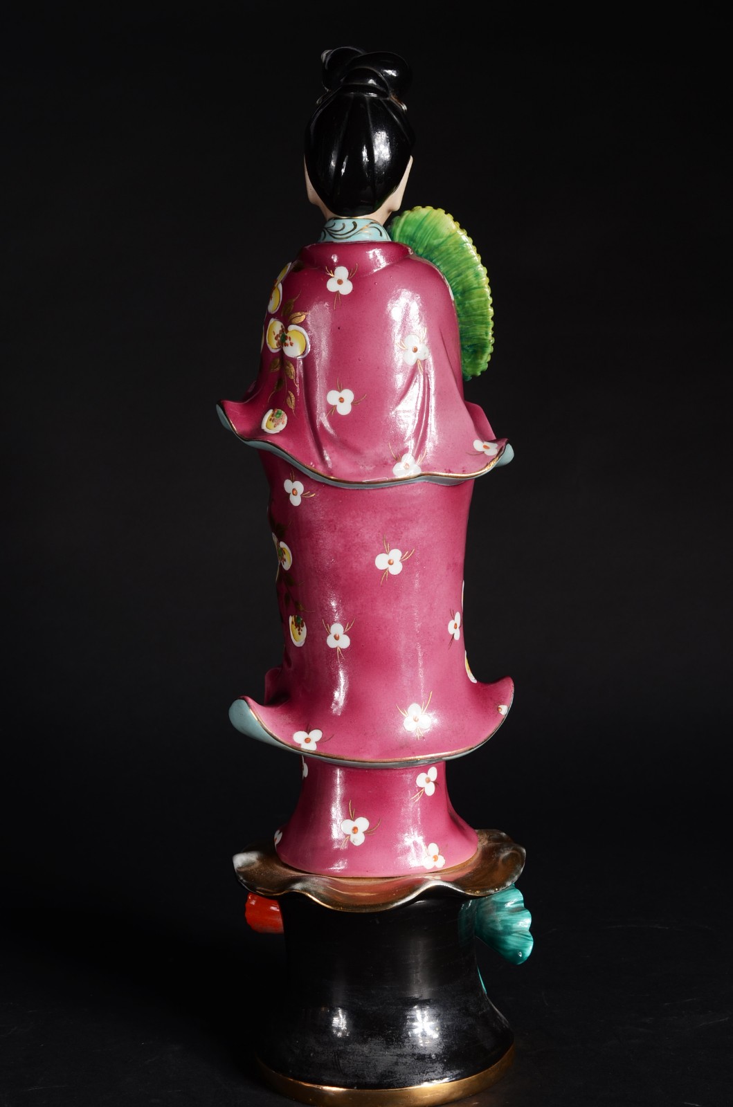 Escultura de porcelana oriental policromada representando Deusa. - foto 5 de 11