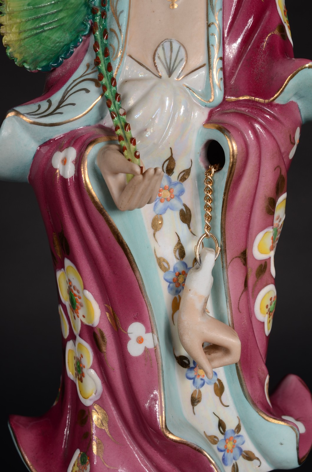 Escultura de porcelana oriental policromada representando Deusa. - foto 10 de 11