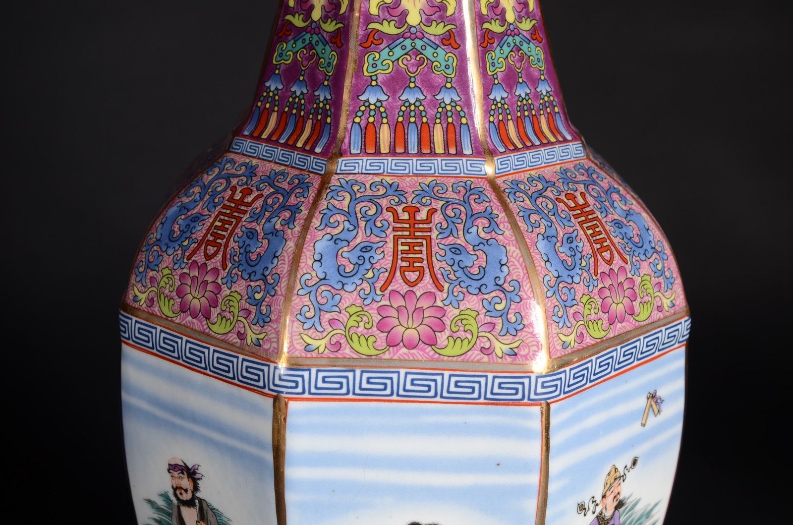 Vaso feitio oitavado de porcelana oriental. - foto 6 de 10