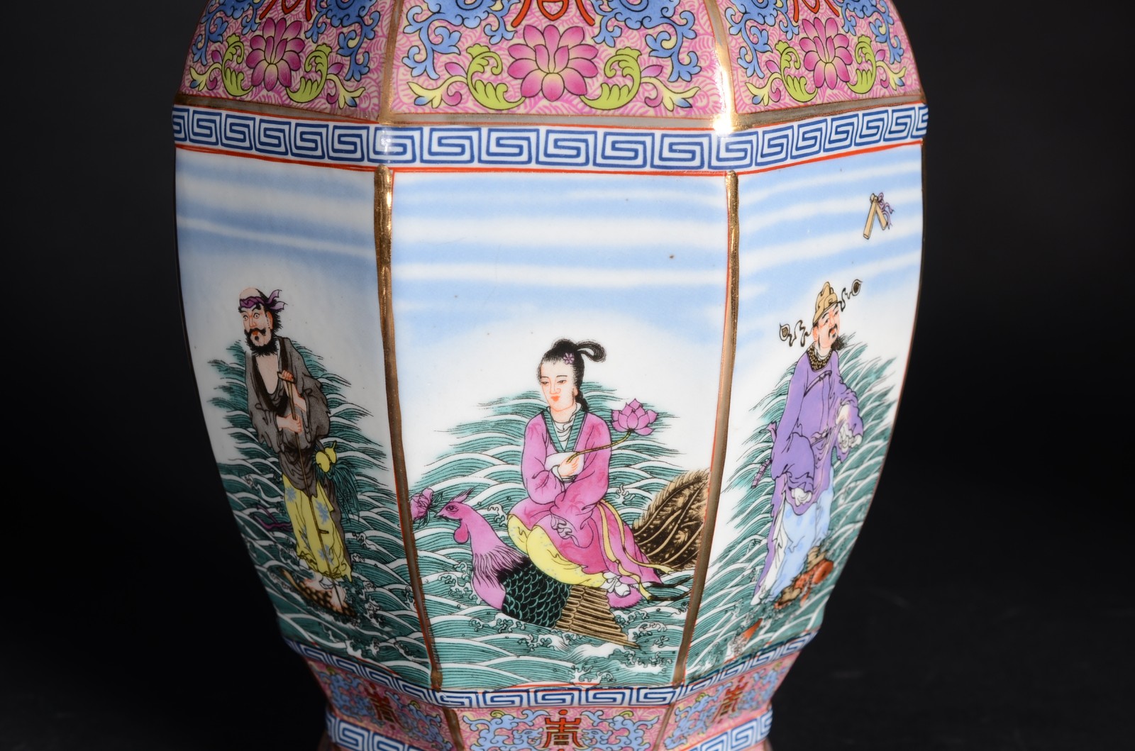 Vaso feitio oitavado de porcelana oriental. - foto 7 de 10