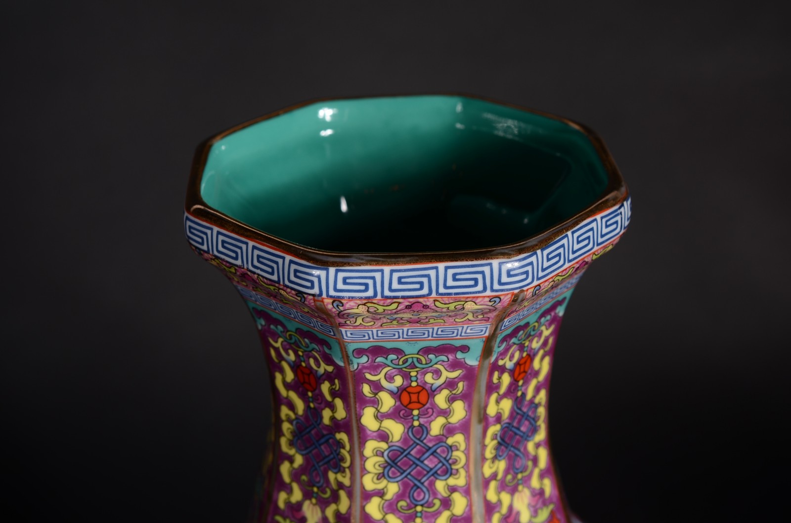 Vaso feitio oitavado de porcelana oriental. - foto 8 de 10