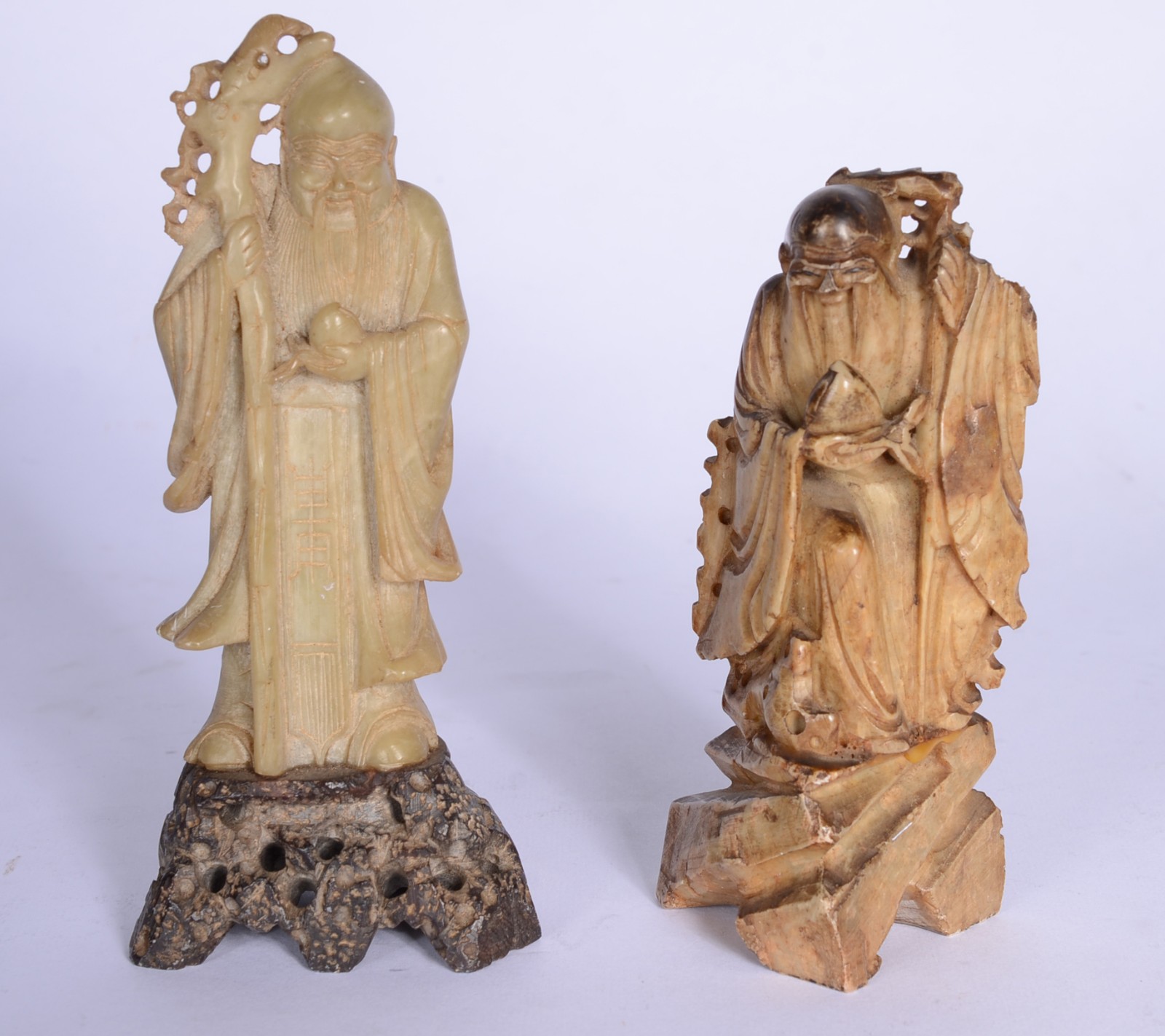 Duas esculturas de pedra dura representando anciões. - foto 1 de 8