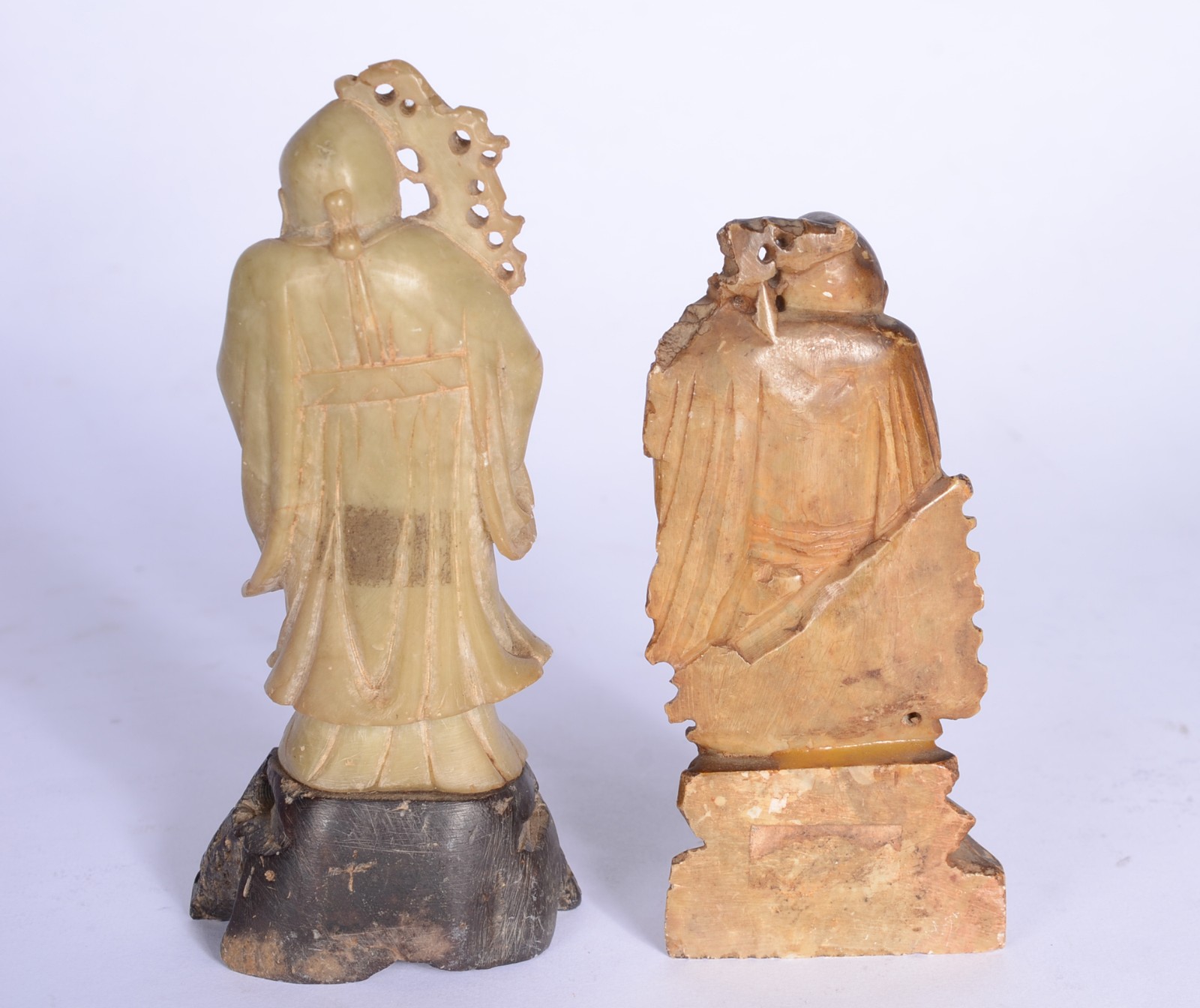 Duas esculturas de pedra dura representando anciões. - foto 3 de 8